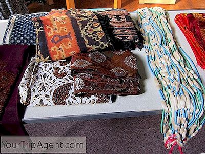 วิธีการสวมผ้าบาติก, ผ้าแบบดั้งเดิมของอินโดนีเซีย