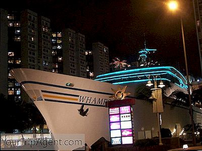 The Whampoa, Mall Hong Kong Yang Kelihatan Seperti Bot