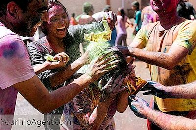 होली क्या है, और यह क्यों मनाया जाता है?
