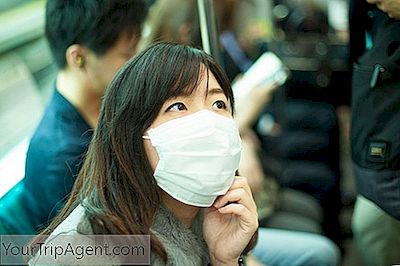 Miksi Japanilaiset Käyttävät Kirurgisia Maskeja?