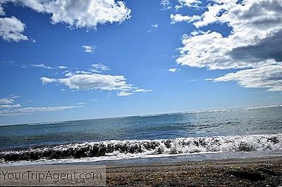 为什么印度的杜马斯海滩因超自然活动而闻名
