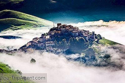 이탈리아의 12 개 비밀의 마을들 관광객들이 몰래 방문하기 전에 방문해야합니다.