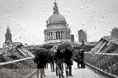雨を説明する15の英国の言葉とフレーズ