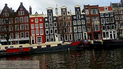 Amsterdamin Narrow Canal Housesin Lyhyt Historia