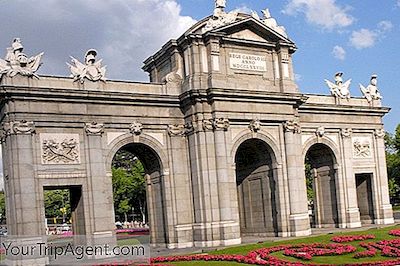 Stručná Historie Památníku Puerta De Alcalá