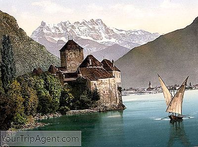 Een Beknopte Geschiedenis Van Het Prachtige Chillon-Kasteel Van Zwitserland