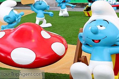 Brussels Mendapatkan Desa Smurf Berbadan Hidup