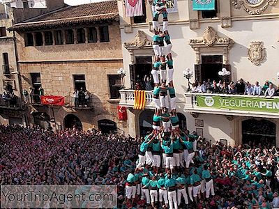 Torres Humanas Da Catalunha: A Arte De Castells