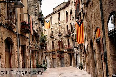 ค้นพบเมืองยุคกลางของBesalúในคาตาโลเนีย
