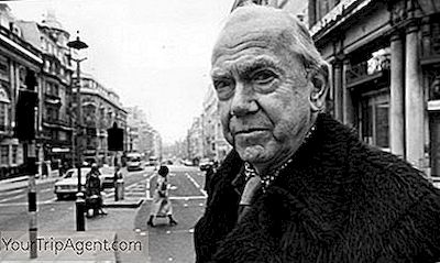 Graham Greene: O Top 10 Underrated Must-Reads