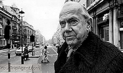 Graham Greene: 10 Sách Không Thể Đọc Được