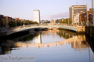 A History Of Dublin'S Ha'Penny Bridge In 1 Minute