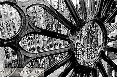 La Sagrada Familia: 15 ข้อเท็จจริงที่น่าทึ่งที่คุณต้องการทราบ