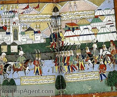 Miniaturi, Marmură Și Caligrafie: O Privire La Arta Turcă Tradițională