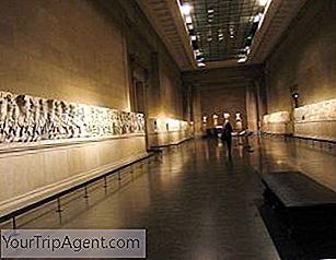 歴史的に圧倒される：新アクロポリス博物館