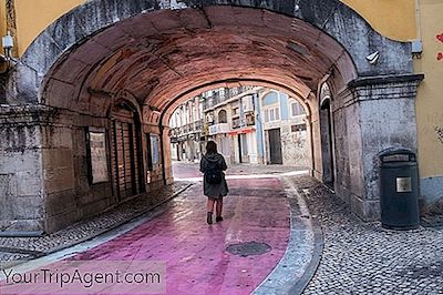 Rua Nova Do Carvalho: Cómo El Barrio Rojo De Lisboa Se Volvió Rosa