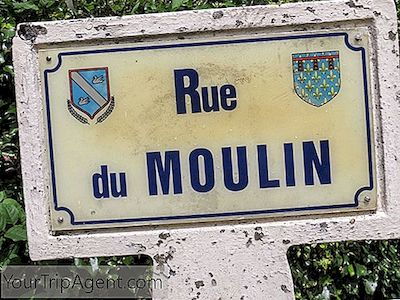 왜 당신은 프랑스의 10 곳의 유명한 거리 이름을 볼 수 있습니까?