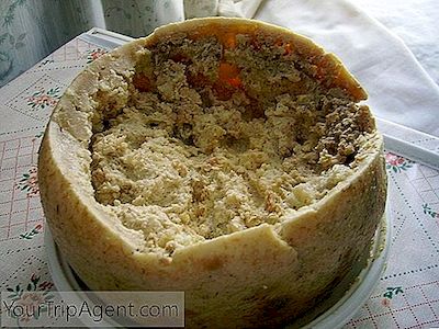 Vorresti Mangiare Casu Marzu, Il Formaggio Italiano Infestato Dal Vivo E Dai Vermi-Maglioni?