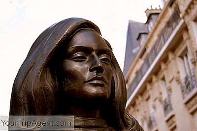 Dalida: Tragická Superstar V Montmartre