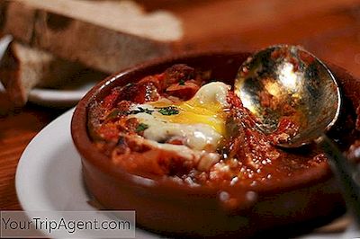 Bagaimana Shakshuka, Hidangan Sarapan Terkenal Israel, Mengambil Dunia Dengan Badai