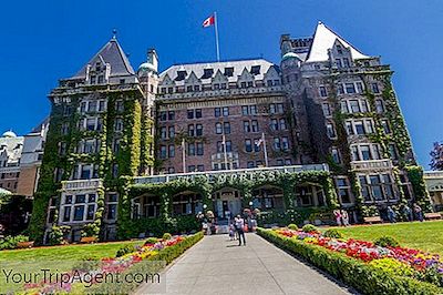 10 Châteaux Enchanteurs Au Canada, Où Vous Pouvez Réellement Séjourner