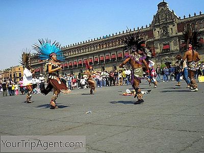 ประวัติโดยย่อของเมือง Zocalo ในเมืองเม็กซิโก