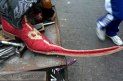 Mexico'S Pointy Boots Adalah Salah Satu Mode Fad Yang Akan Membuat Anda Menggaruk Kepala Anda