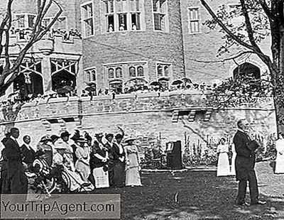 Lịch Sử Bí Mật Của Casa Loma