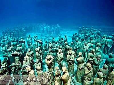 メキシコでは水中博物館があり、それは絶対に素晴らしい