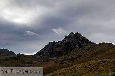 10 Puncak Andes Paling Spektakuler Di Ekuador