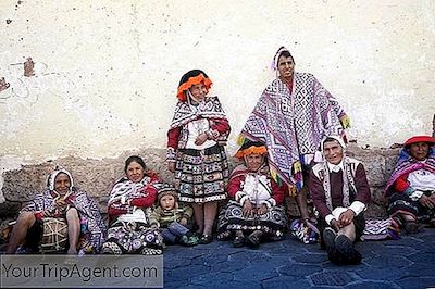 En Kort Historia Om Traditionell Cusco-Klänning