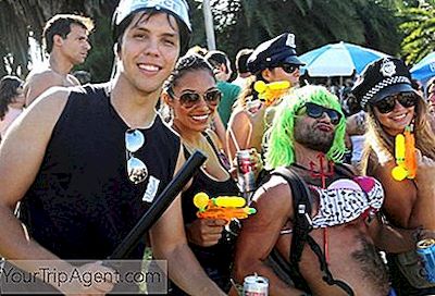 Una Guía Para Vestirse Para El Carnaval Como Un Local - 2023