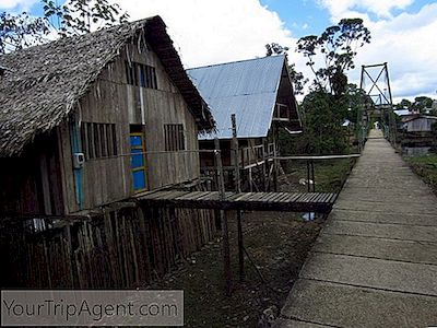 Průvodce Místními Obyvateli Amazonského Deštného Pralesa V Kolumbii