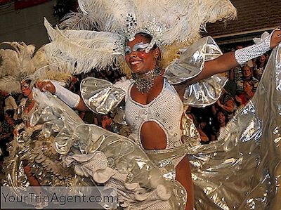 Montevideo Carnival: สิ่งที่ต้องรู้เกี่ยวกับงานปาร์ตี้ที่ยาวที่สุดในโลก