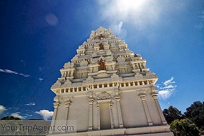 Templul Malibu Hindu: O Mecca Spirituală În Munți