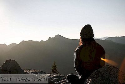 명상 수련회와 영적 센터가 뉴욕 외곽에 있습니다.
