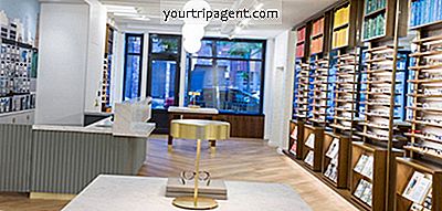 ที่ไหนจะได้รับแว่นตา Warby Parker Eclipse ฟรีในนิวยอร์ก