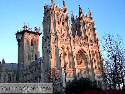 Miksi Darth Vaderin Bust On Washington National Cathedral?